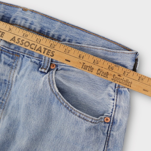 Levi’s Men’s 501 Jeans Size 36x31 Light‎ Wash Regular Fit Straight Leg - Picture 5 of 6